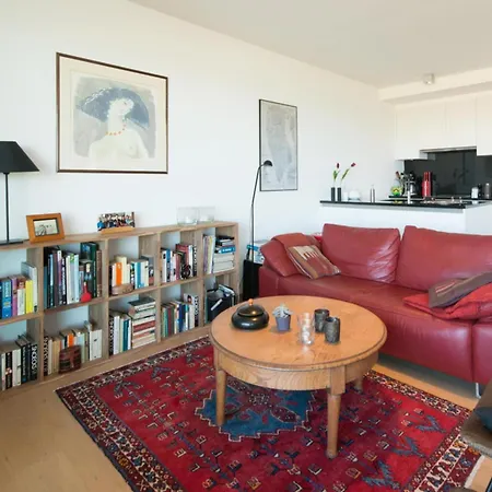 Cozy With Sunny Terrace Apartment *